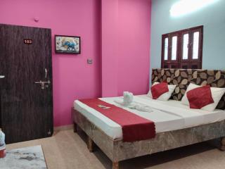 Shree Radha home stay nearby ghats & kaal bhairav temple - 7