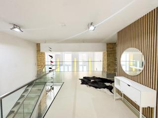 Large Loft Apartment with Pool Table - 7