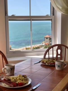 Spacious 2 bed apartment with outstanding views - 9