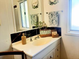 Spacious Outback Home for Groups and families with Private BBQ & Aircon - 1