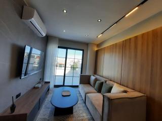 Stylish Rooftop Retreat with Huge Private Terrace - 4