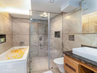 Hotel Central Park Nearby Dal Lake - 5