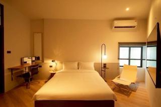 Kozy Premier Room 1BR Cozy Living - 4