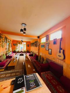 Non Stop Cafe Hostel & Stay - Manāli - 8