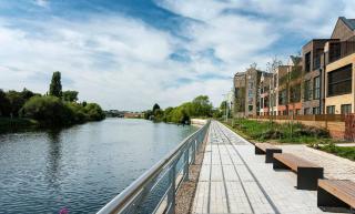 Sunny , Specious Double Bedroom Closer to Riverside - 8