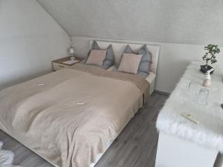 Helles 24 qm Zimmer flexibel in Wackersdorf mieten - 0