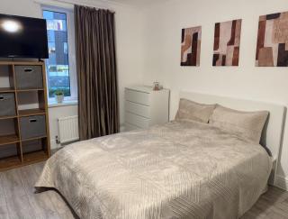 Hidden Gem in Leafy Richmond, 1-Bed Flat Near Station & Kew Gardens - 1