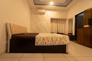 BABJI VILLA Peaceful 2BHK Retreat near airport - 8