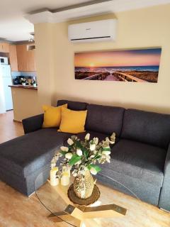 Marina View Apartment with Pool & Balcony - Near Beach - 2