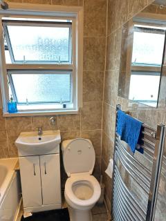 Massive cozy room with shared bathroom - 4