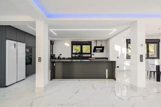 Amazing Luxury Villa - 9