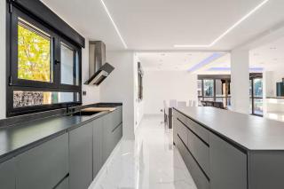 Amazing Luxury Villa - 1