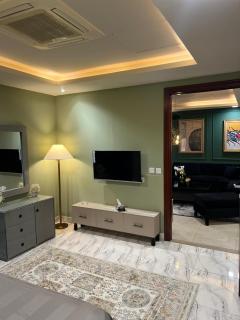 Luxury 2 Bed Apartment at Goldcrest Mall DHA Phase 4 Lahore by Monark Suites - 1