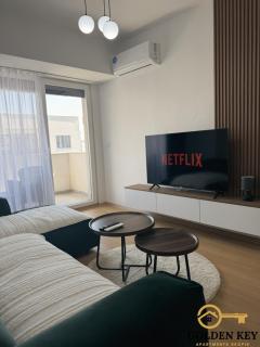 Skyline Apartment - by Golden Key - 2