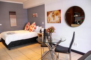 Icon- Central Studio apartment in CapeTown CBD - 1
