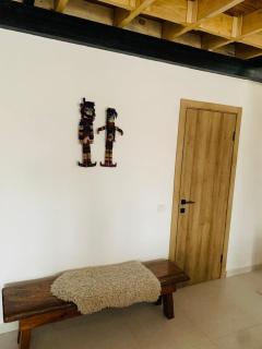 Retreat Kamianets Apartment , центр Старого міста , 100м до Ратуші , вид на сквер та історичний центр - 1