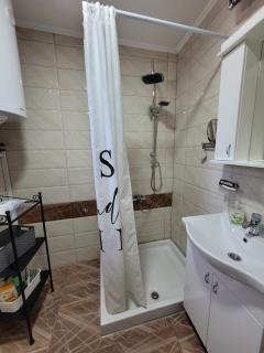 Stan sobe direktno na autoputu A1 E75 Novi Sad - 8