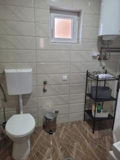 Stan sobe direktno na autoputu A1 E75 Novi Sad - 9