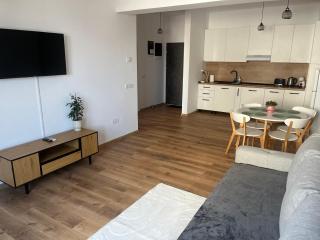 Central Comfort Studio with Free Parking - 0