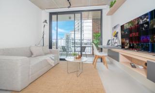 Modern 1BR Walk to Malls Gym Pool & City View - 5