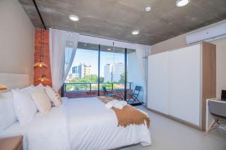 Sunlit Studio Desk Gym & Full Kitchen - 5