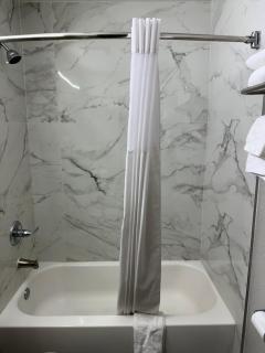 Microtel Inn & Suites by Wyndham Ardmore - 9