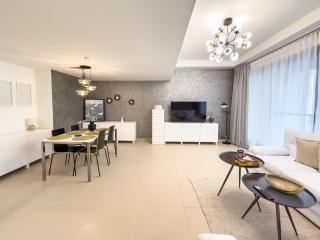Stylish 2BR Duplex Apartment with Balcony & Access to Pool - 2