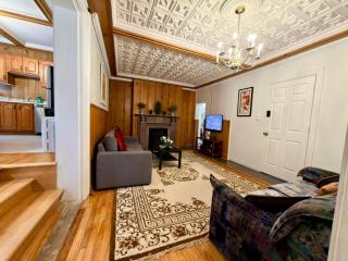 Reliable & Comfortable Stay - Free Parking - 1