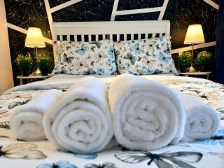 Spacious Group Home Combo, Sleeps 20 - 7