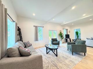 Modern Home in Hip Highland Park - Walk to Shops - 0
