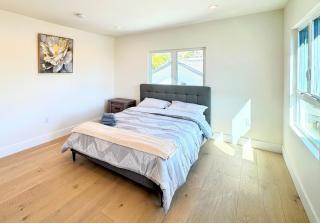 Modern Home in Hip Highland Park - Walk to Shops - 2