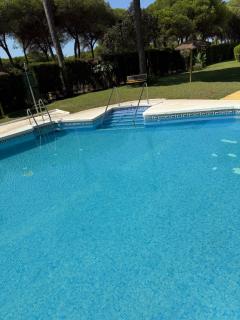 Charming Pet-Friendly Beach Apartment with Private Garden & Pool Access - 7
