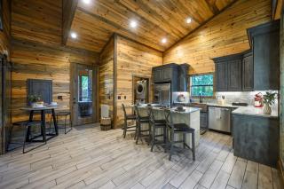 Romantic 1BR Cabin in Broken Bow HotTub, FirePit - 1