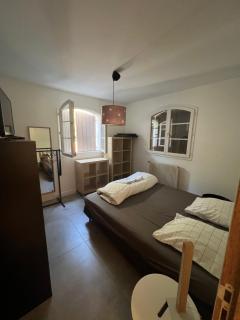 T2 60 m2 vue dégagée dans maison individuelle avec piscine - 5