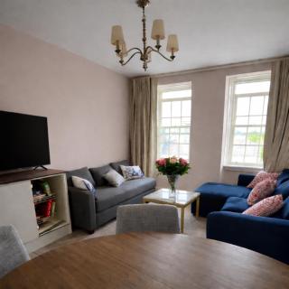 New Royal Mile Residence Spacious Quiet Comfortable Flat with Balcony & Great Views Top Floor No Lift - 8