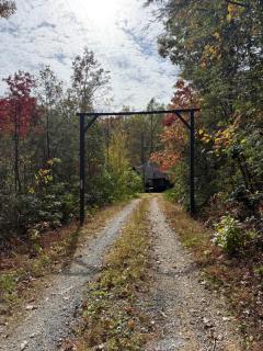 Smokey Mountain Retreat, hot tub, game room, sleeps 8! - 9