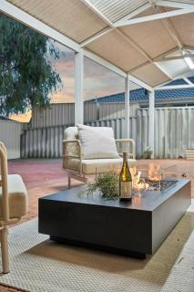 Luxury 5BR in Merriwa by Beyond Stay - 0