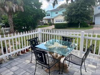 Coastal Escape Walkable, Cozy Pet-Friendly - 6