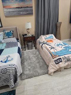 Coastal Escape Walkable, Cozy Pet-Friendly - 5