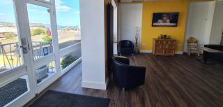 The Torland - Paignton Seafront - free parking, all rooms en-suite - 9