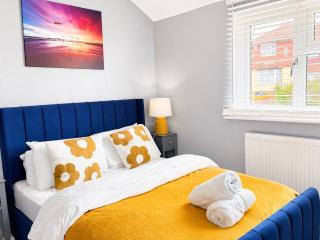 Rochester House with Free Parking - Long Stays - 5