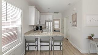 Landing Incredible 1BD Courtyard Clubhouse - 5