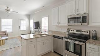 Landing Incredible 1BD Courtyard Clubhouse - 2