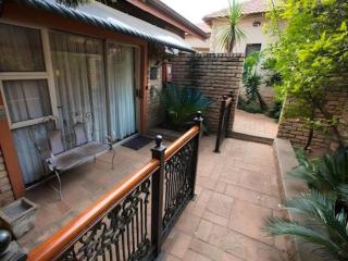 Cozmo Guest House Meyersdal - 2