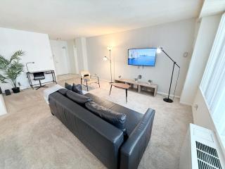 Contemporary Apt Near DC Gym, Metro & More! - 6