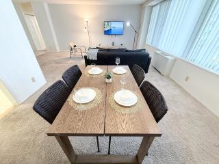 Contemporary Apt Near DC Gym, Metro & More! - 2