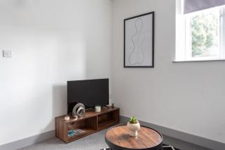 Modern 1 Bedroom Apartment Leeds - 6