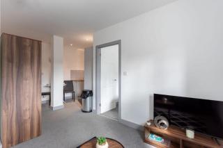 Modern 1 Bedroom Apartment Leeds - 3