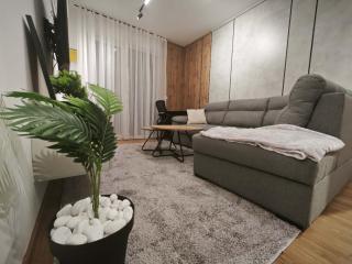 Luxury Apartment in Central Skopje with Free Parking, Balcony only 10min Walk to Square - 9