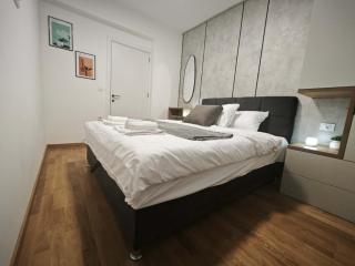 Luxury Apartment in Central Skopje with Free Parking, Balcony only 10min Walk to Square - 7